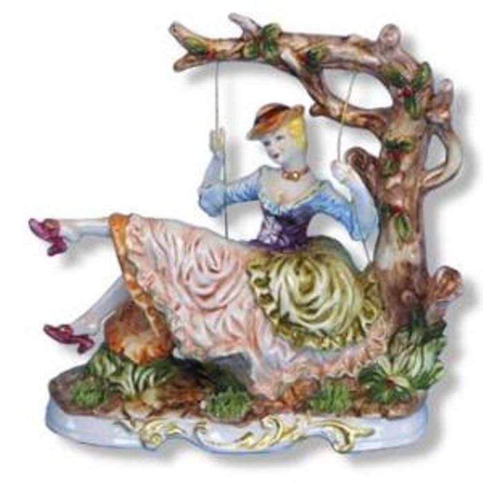 Capodimonte - Giovane sull'altalena - Statuina