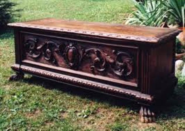 Cassapanca stile Rinascimento