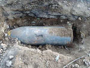 ied-iraq_500lbs-bomb_2004120107a_hr