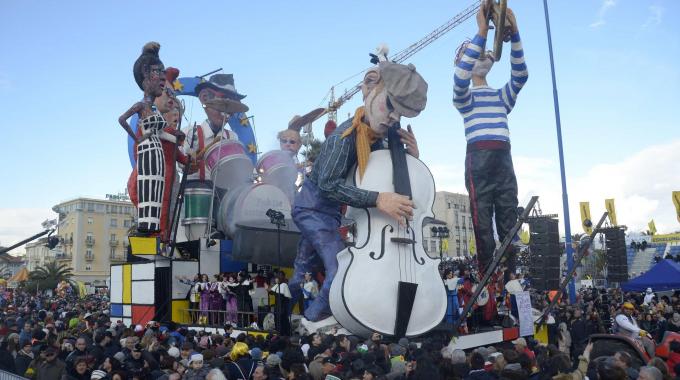 2604902-carnevale_di_viareggio